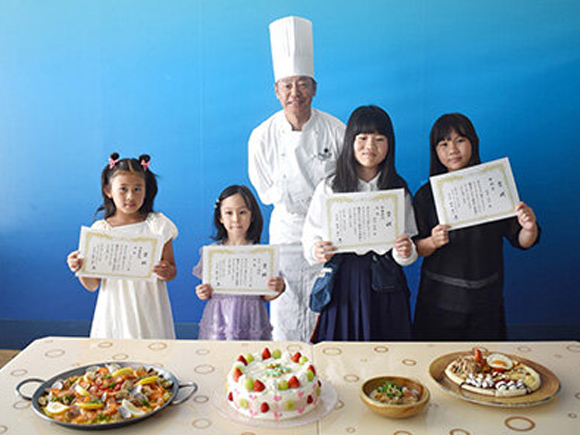 「夢のレストランメニューコンテスト」表彰式の様子（ホテル ユニバーサル ポートにて）