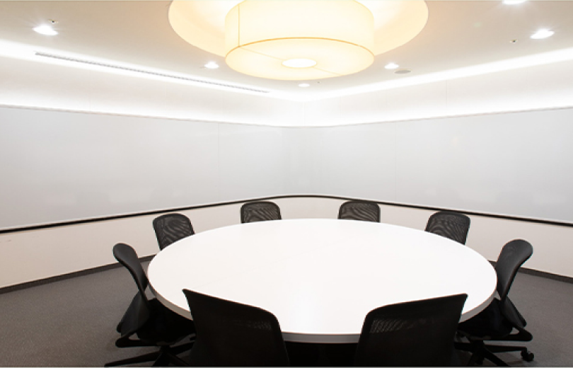 Discussion room (Seminar House Cross Wave Umeda)