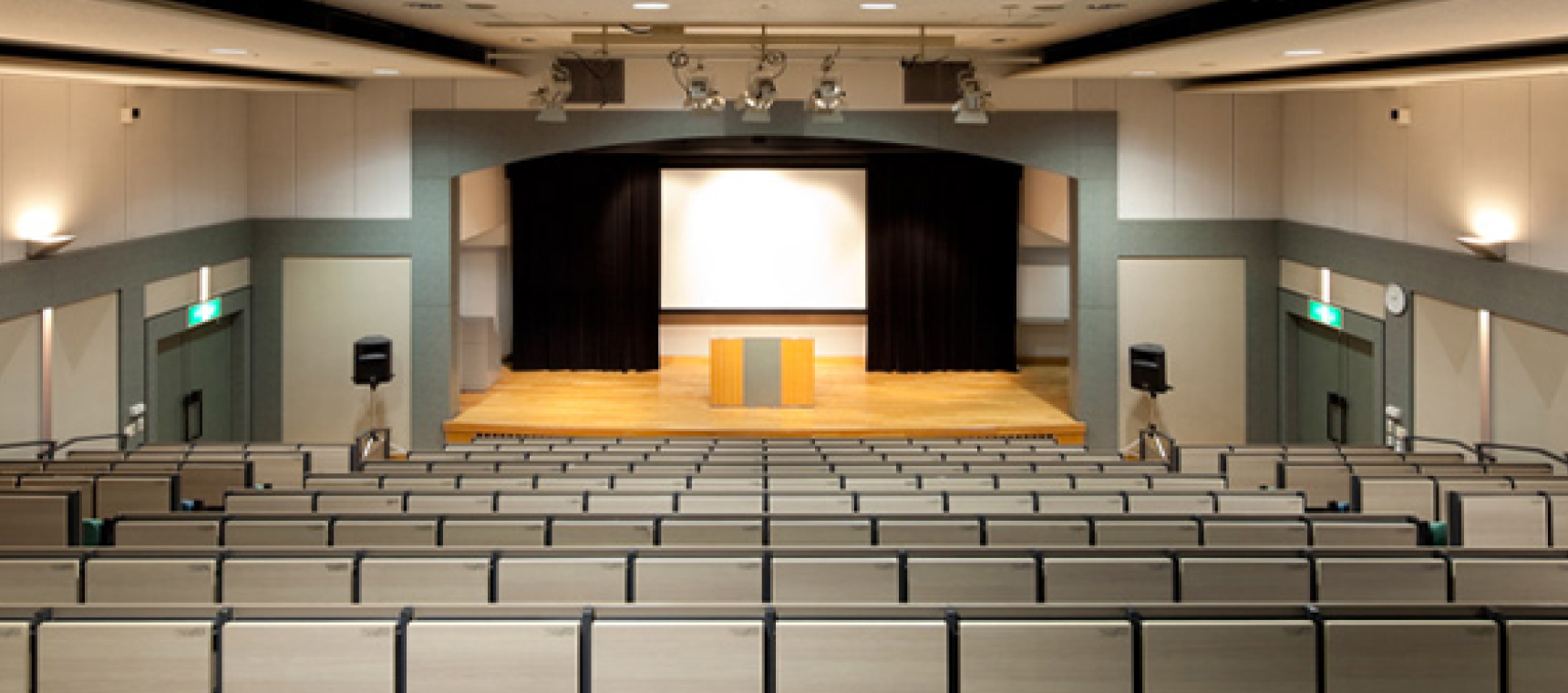 Auditorium (Seminar House Cross Wave Funabashi)