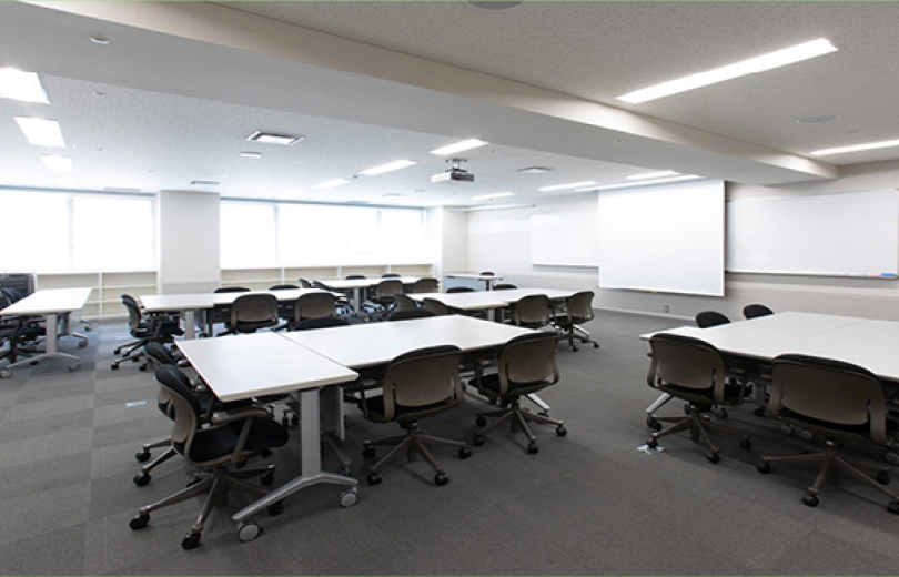 Large training room (Seminar House Cross Wave Makuhari)