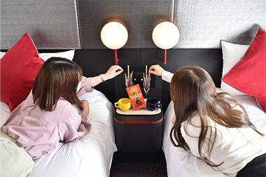 家族や仲間との思い出作りの旅に出かけよう！JTB×ポッキー「2023春のポキ旅キャンペーン」にてクロスホテル大阪「ポキ旅プラン」を販売