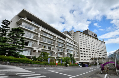 グループ連携で杉乃井ホテル「中館」のアルミ窓を水平リサイクル